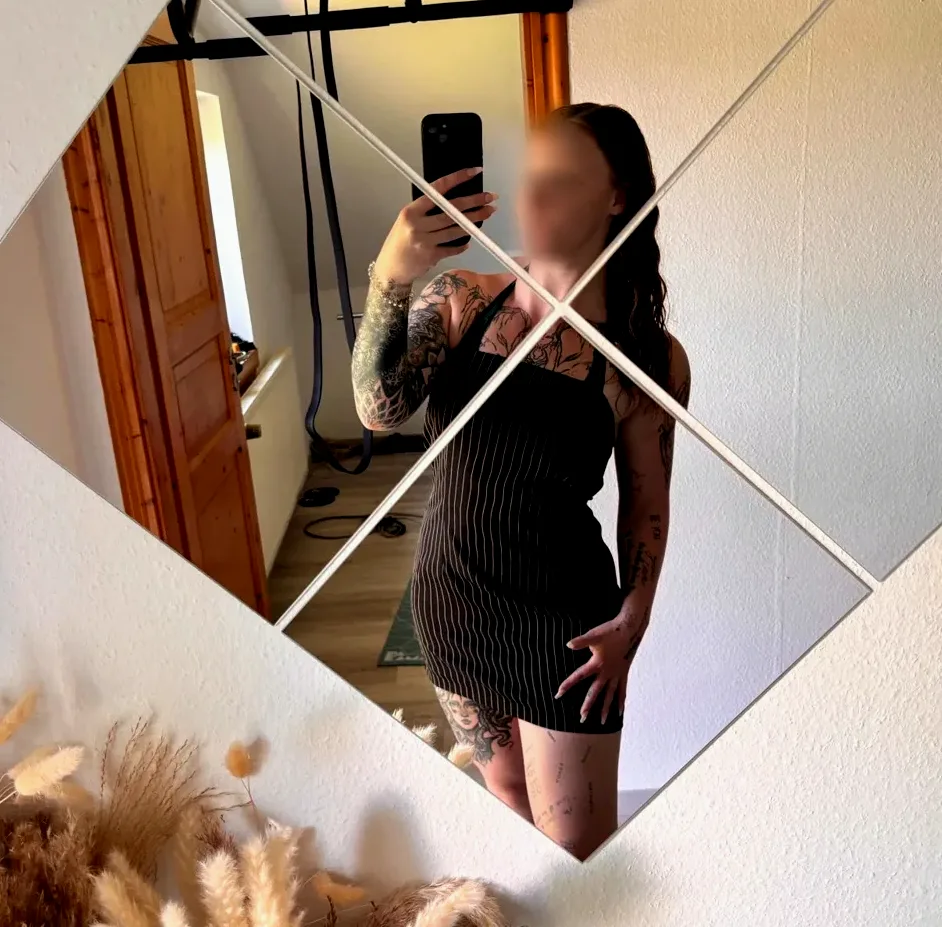 Emelie, 28