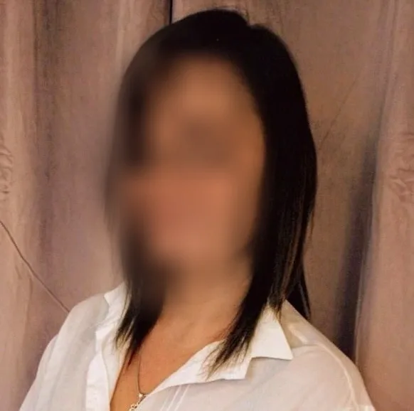 Nora, 32