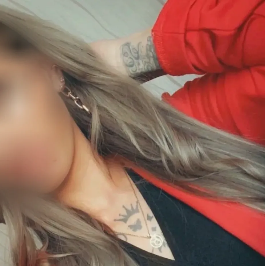 Yvonne, 32